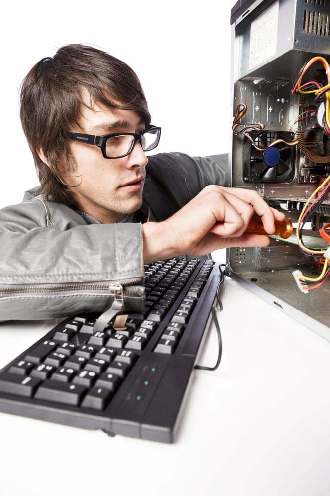 Мастер по ремонту компьютеров в Гатчине