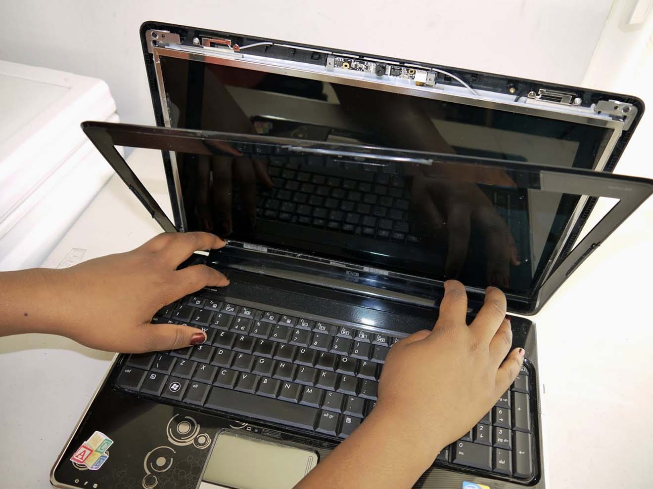 Замена экрана ноутбука HP в Гатчине