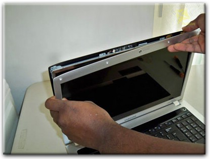 Замена экрана ноутбука Samsung в Гатчине